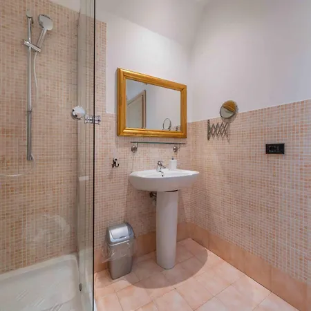 Al Teatro Guest house